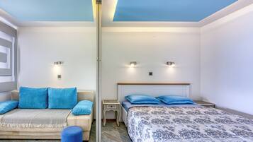 Apartemen Bulan Madu, beberapa kamar, menghadap laut (Pool Studio Debeli Rtič 1) | 4 kamar tidur, Wi-Fi gratis, dan seprai linen