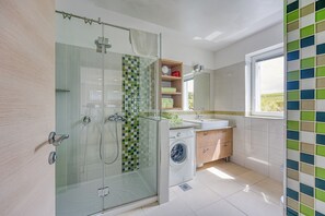 Family Apartment, Multiple Bedrooms, Sea Facing (Pool Apartment Debeli Rtič 3) | Bathroom - Pool Apartments Debeli Rtič (Ankaran)