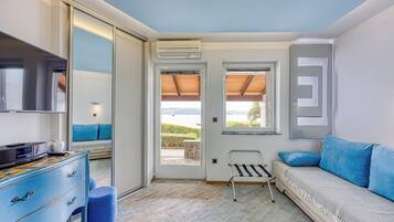 Apartemen Bulan Madu, beberapa kamar, menghadap laut (Pool Studio Debeli Rtič 1) | Pemandangan dari kamar