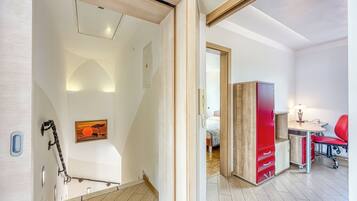 4 bilik tidur, Wi-fi percuma, cadar katil