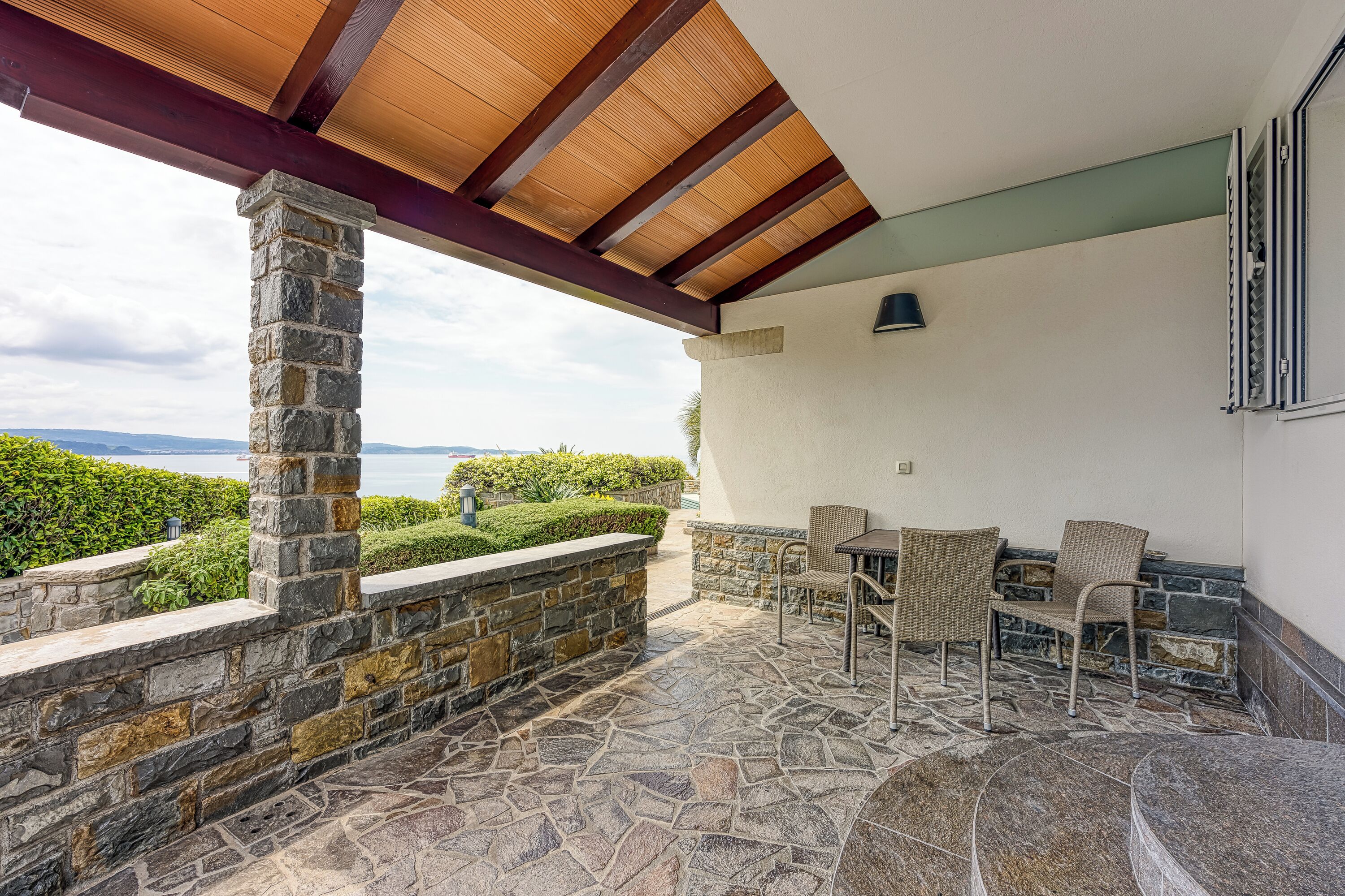 Appartamento familiare, camere multiple, fronte mare (Pool Studio Debeli Rtič 2) | Terrazza/patio