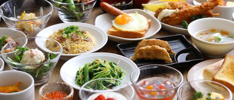 Daily buffet breakfast (JPY 2500 per person)