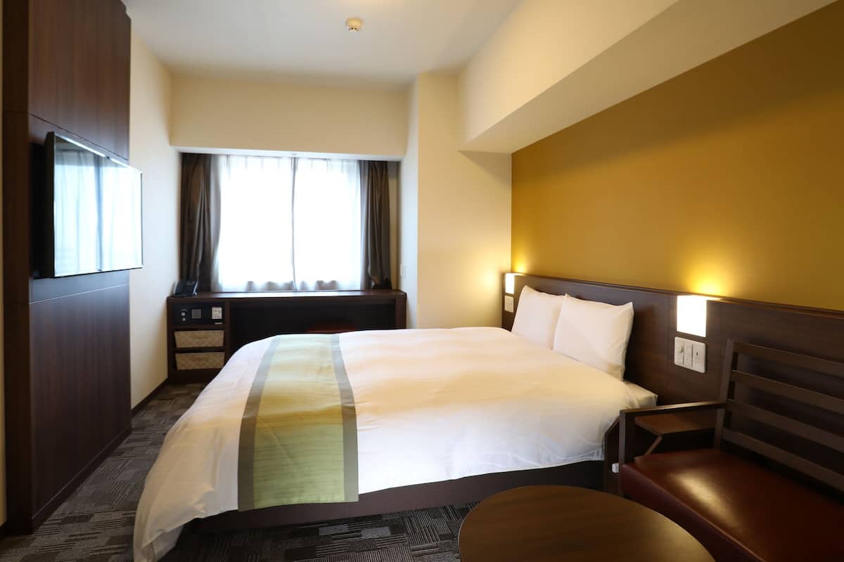 In-room safe, desk, soundproofing, free WiFi