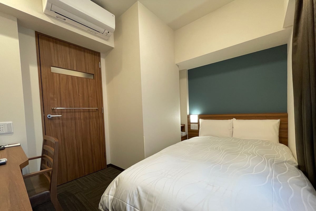 In-room safe, desk, soundproofing, free WiFi