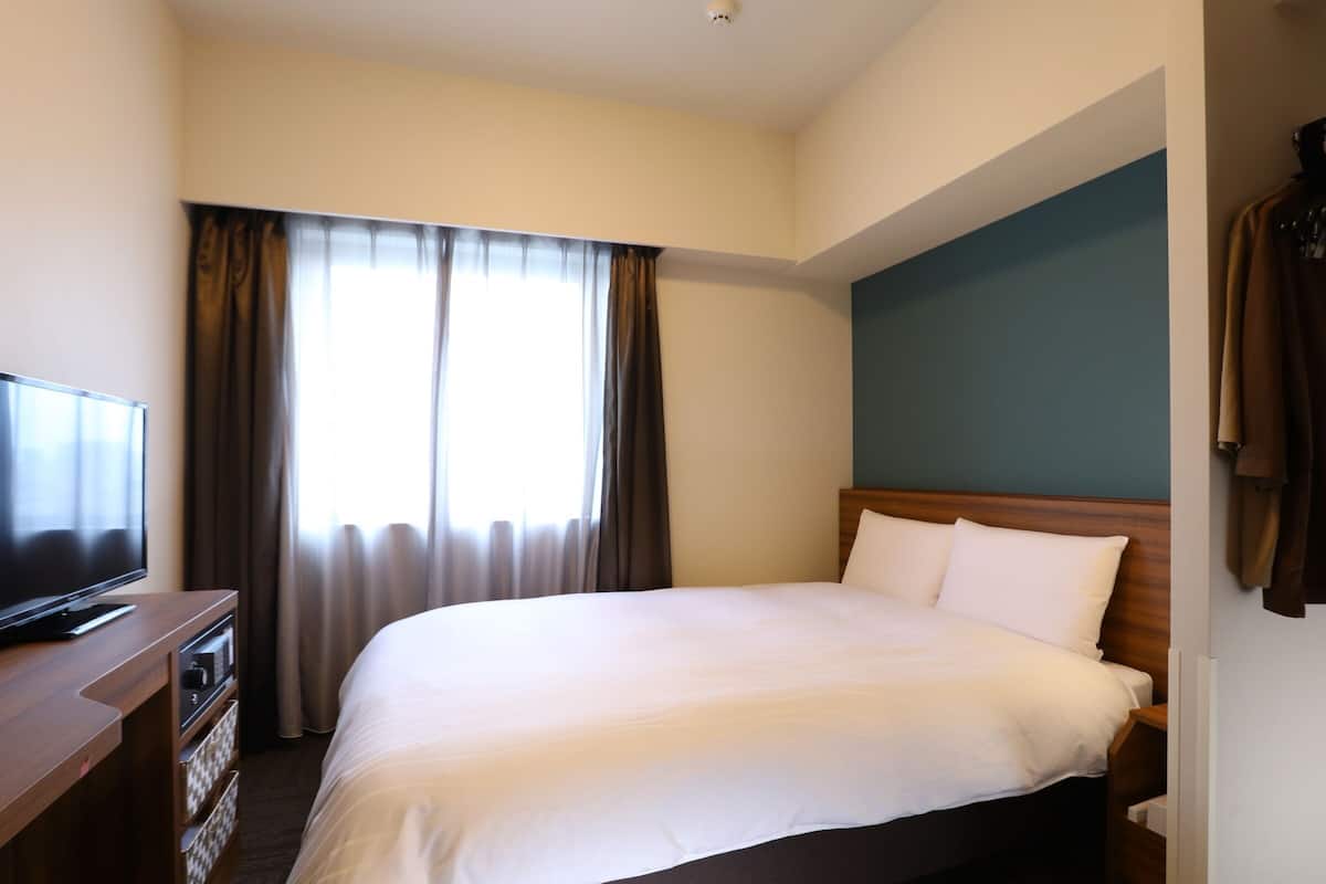 In-room safe, desk, soundproofing, free WiFi