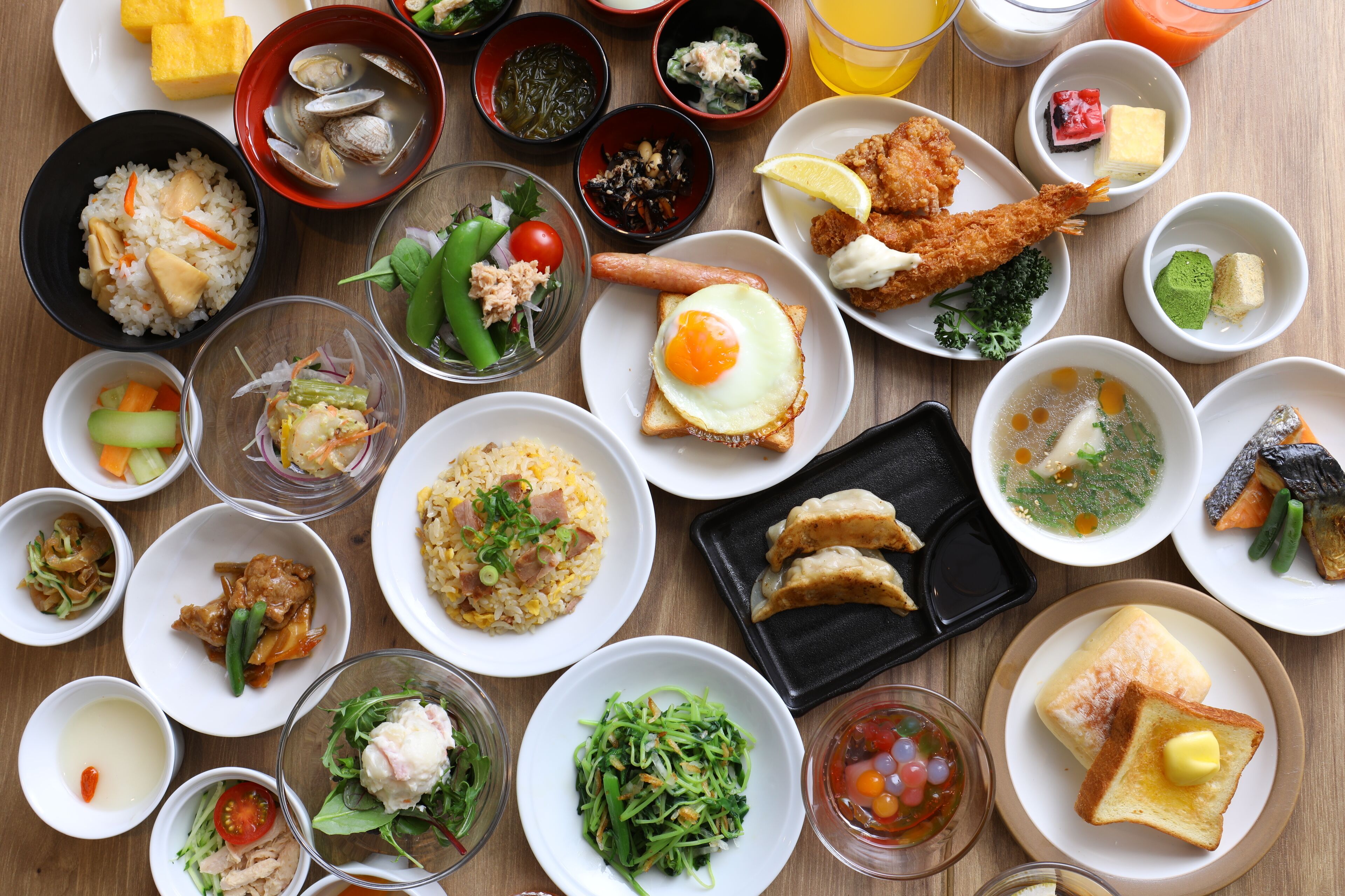 daily buffet breakfast (jpy 2500 per person)