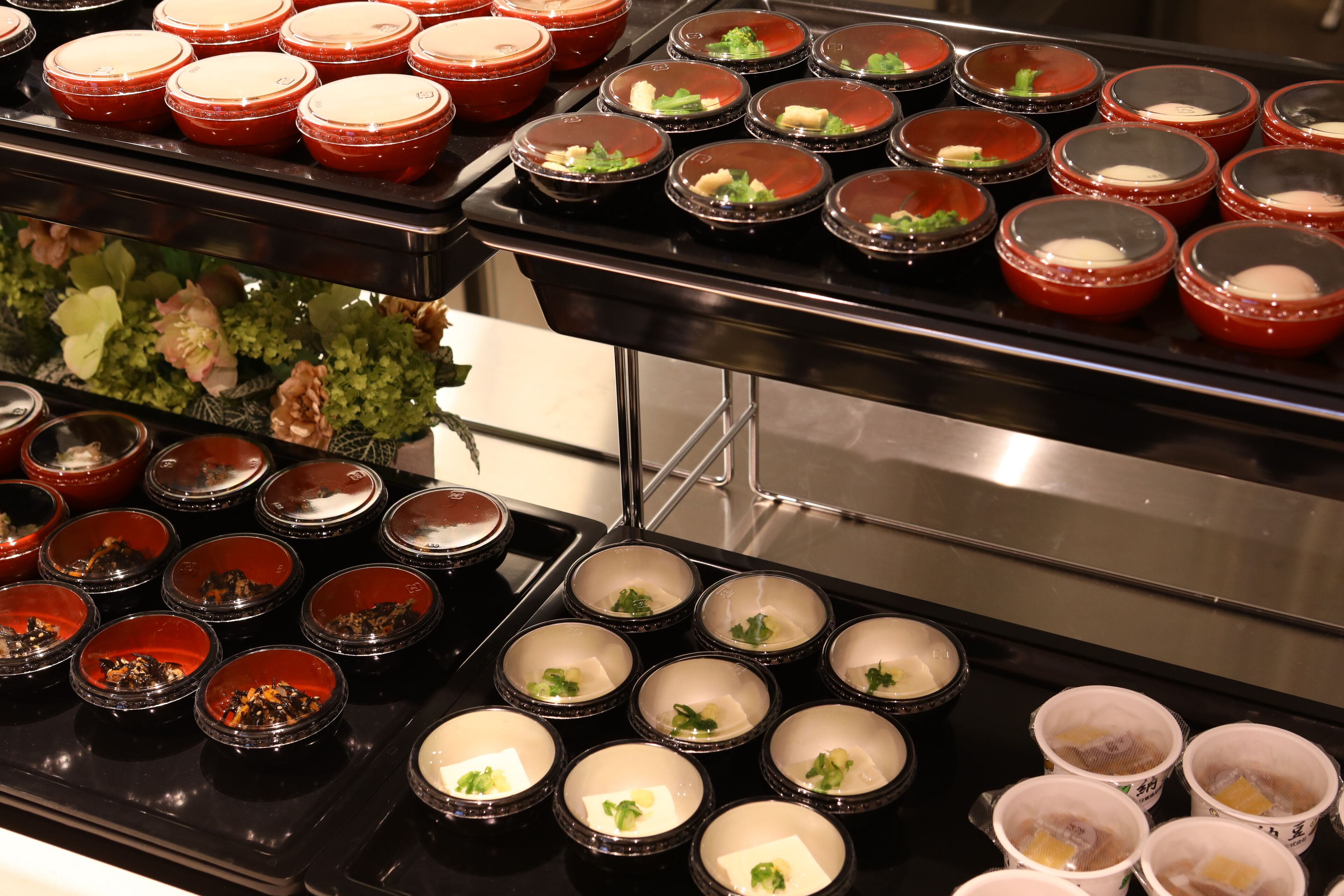 daily buffet breakfast (jpy 2500 per person)
