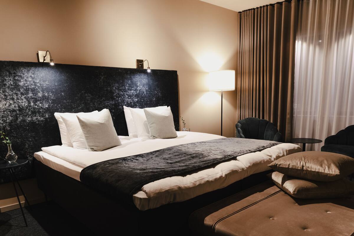 1 dormitorio, minibar, caja fuerte y cortinas opacas
