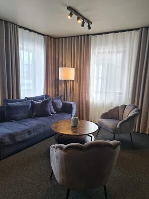 Camera familiare | Area soggiorno | Smart TV 43 pollici con canali via cavo, TV, pavimenti riscaldati