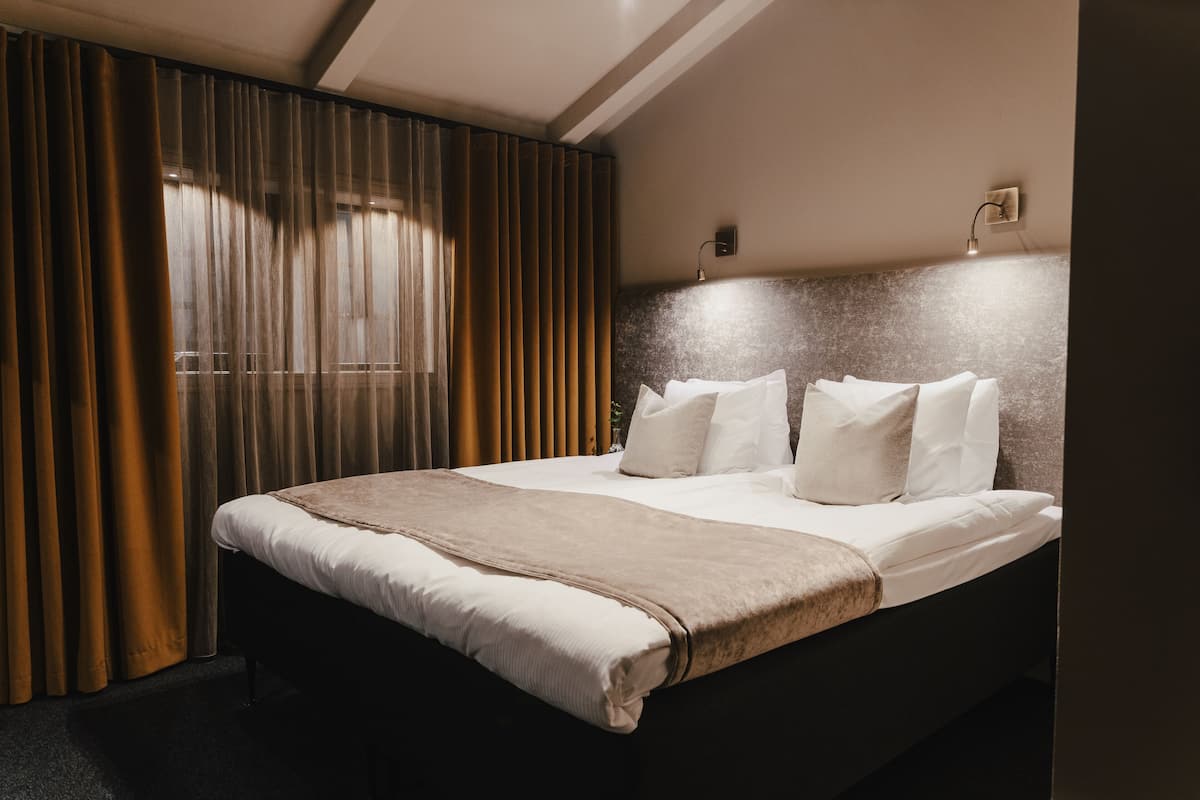 1 dormitorio, minibar, caja fuerte y cortinas opacas