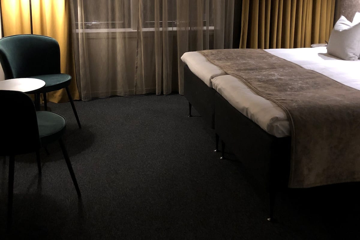 Habitación doble | 1 dormitorio, minibar, caja fuerte y cortinas opacas
