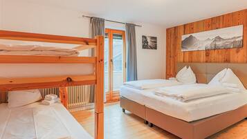 Chalet (Multiple Bedrooms) | 7 bedrooms, bed sheets