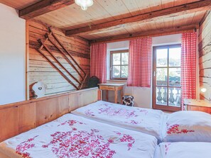 3 bedrooms, bed sheets