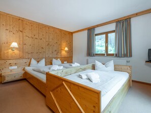 シャレー (Multiple Bedrooms) | 10 室のベッドルーム、ベッドシーツ