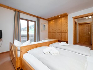 Chalet (Multiple Bedrooms)