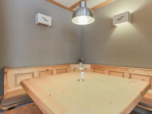 Apartment (3 Bedrooms) | In-room dining - Schatzberg Appartement Tirol (Wildschönau)