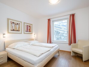 3 sovrum, barnsÀngar och sÀngklÀder