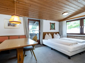 13 bedrooms, bed sheets