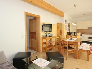 Apartamento (2 Bedrooms) | Opções para refeição no quarto