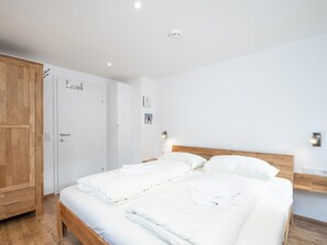 2 bedrooms, bed sheets