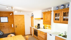 Coffee/tea maker, fridge, oven, dishwasher - Haus Kröll (Gerlosberg)