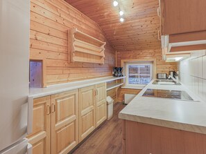 Ofen, Geschirrspüler, Hochstuhl