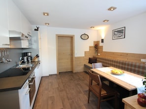 In-room dining - Primavera (See)
