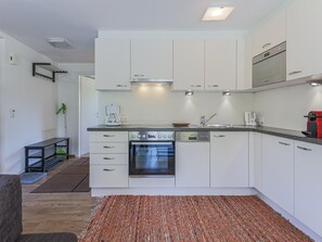 Microwave, oven, mesin pembuat kopi/teh, dan pemanggang roti