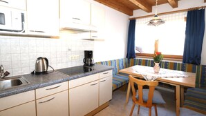 Microwave, rice cooker, highchair - Haus Peppas (Laengenfeld)