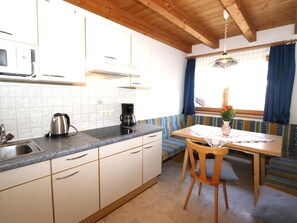 Microwave, rice cooker, highchair - Haus Peppas (Laengenfeld)