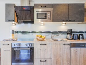 Ofen, Geschirrspüler, Wasserkocher, Reiskocher