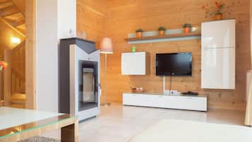 TV, fireplace, stereo
