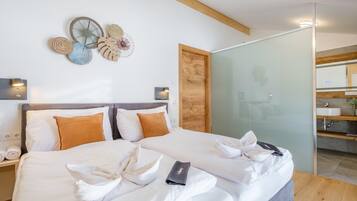 3 bedrooms, bed sheets