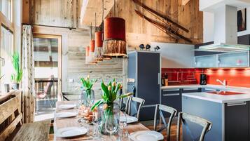 Mikrowelle, Geschirrspüler, Reiskocher, Hochstuhl