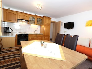 In-room dining - Haus Brandacher I (Finkenberg)