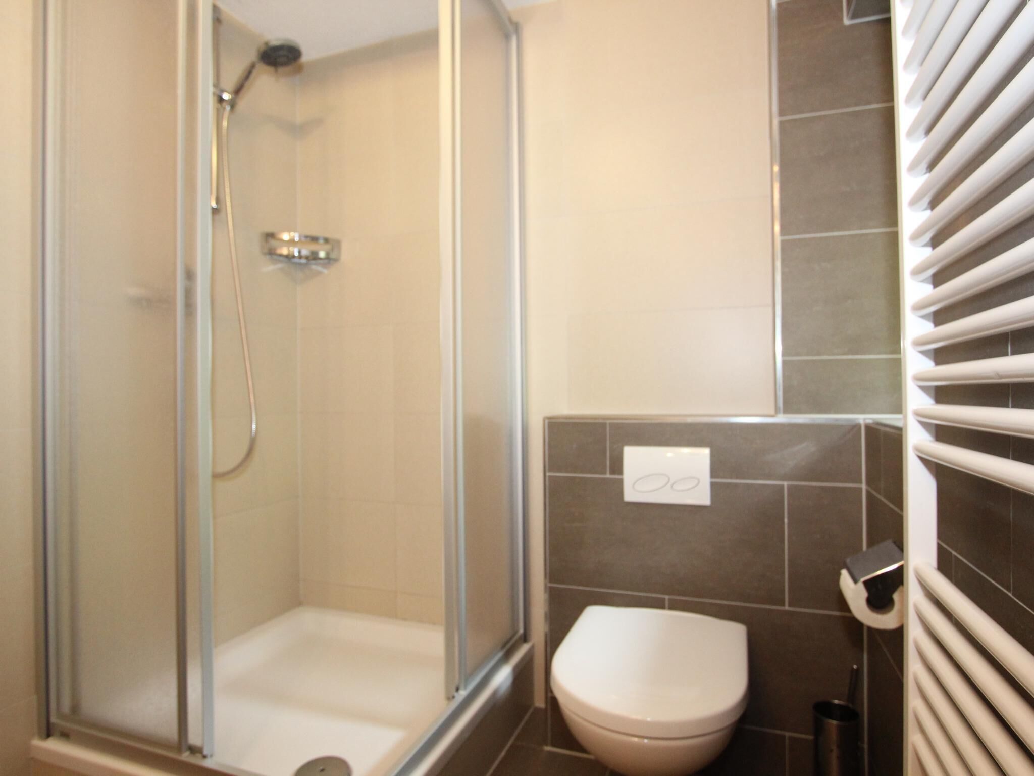 Shower, towels