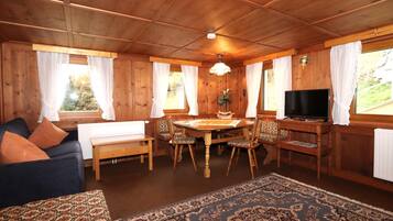 TV, meja ping pong, mainan