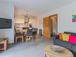 Apartment (2 Bedrooms) | Living room