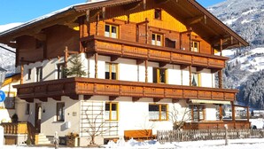 Unclassified image, 3 of 16, button - Fankhauser (Zell am Ziller)