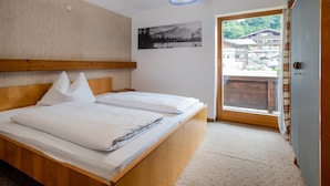 6 bedrooms, bed sheets