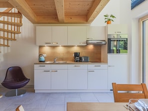 Fridge, oven, dishwasher, coffee/tea maker