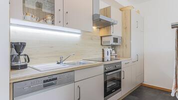 Mikrowelle, Ofen, Geschirrspüler, Reiskocher