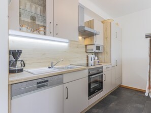 Mikrowelle, Ofen, Geschirrspüler, Reiskocher