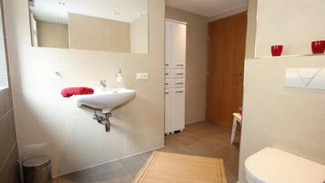 House (1 Bedroom) | Bathroom | Shower