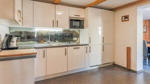 Chalet (Multiple Bedrooms) | Private kitchen - Fernansicht Groß (Kirchberg in Tirol)