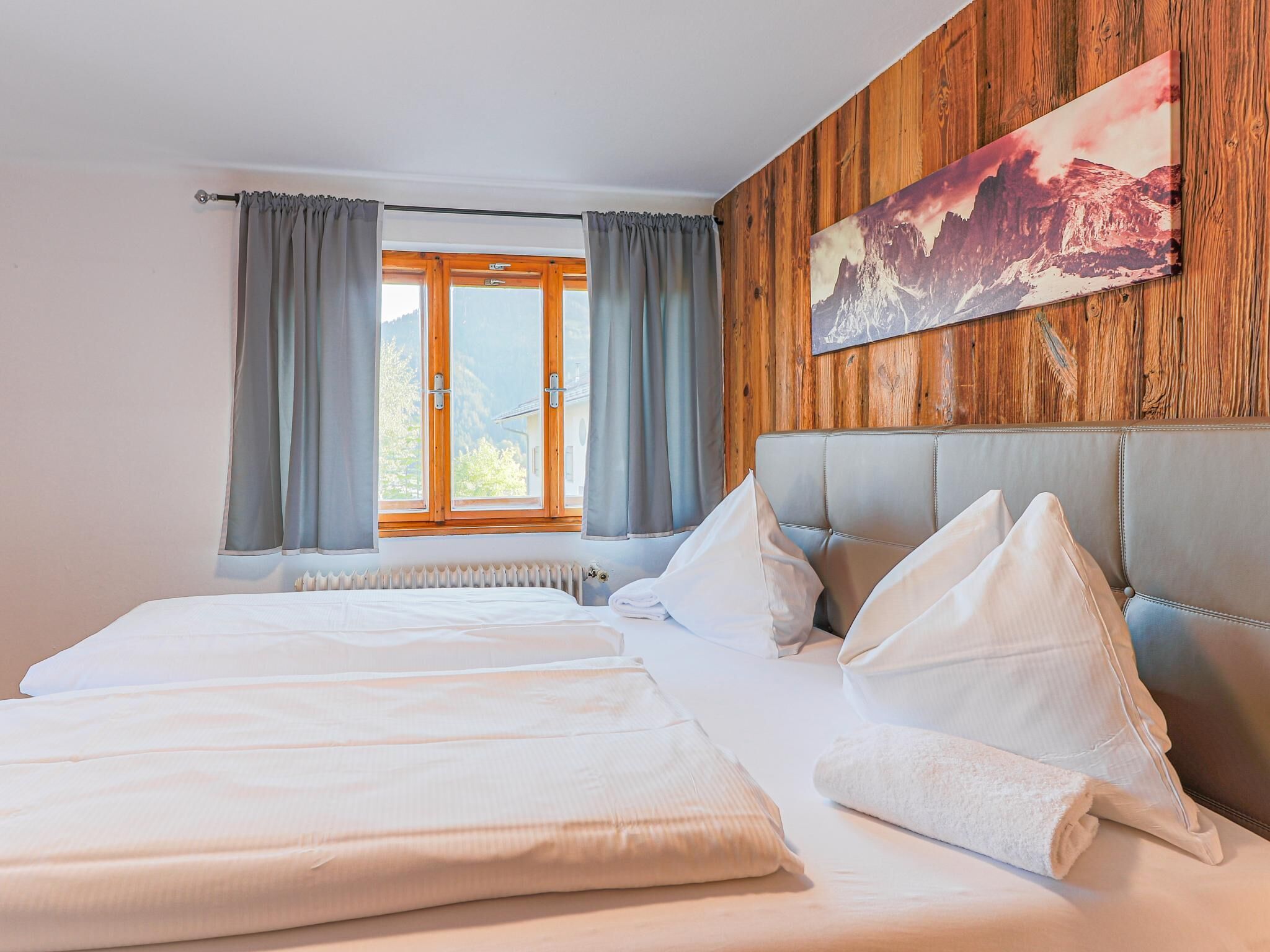 Chalet (Multiple Bedrooms) | 10 bedrooms, bed sheets