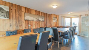 Chalet (Multiple Bedrooms) | In-room dining - Fernansicht Groß (Kirchberg in Tirol)