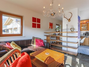 Appartement (2 Bedrooms) | Salle de séjour | Télévision