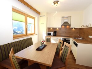 Mikrowelle, Ofen, Geschirrspüler, Reiskocher