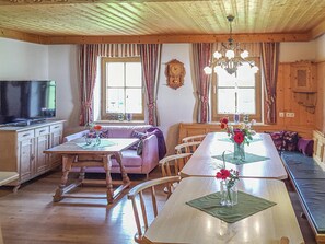 In-room dining - Landhaus Schiedhof (Neukirchen am Grossvenediger)